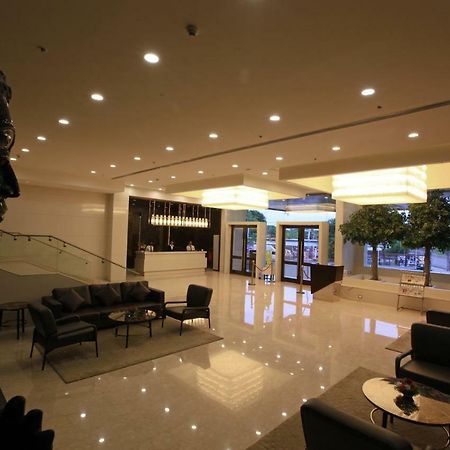 Goutham Grand Hotel Tenāli Екстериор снимка
