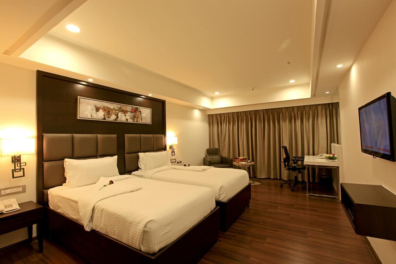 Goutham Grand Hotel Tenāli Екстериор снимка