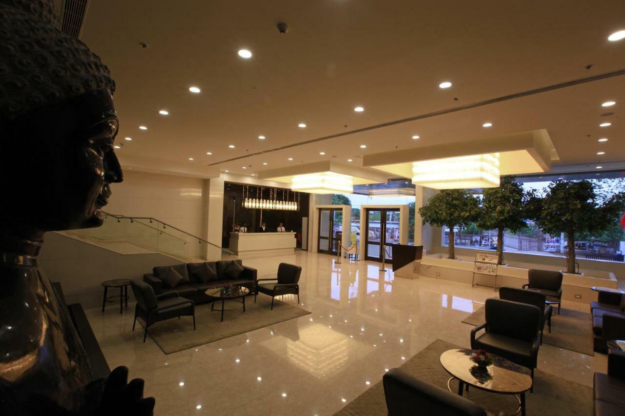 Goutham Grand Hotel Tenāli Екстериор снимка