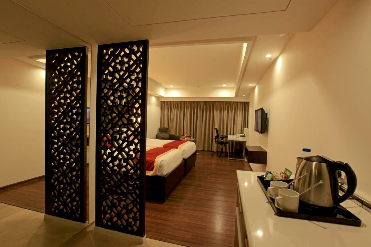 Goutham Grand Hotel Tenāli Екстериор снимка